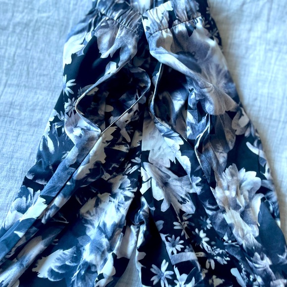 Victoria’s Secret 🤫 Floral Black and White Pajama Pants - Picture 5 of 10